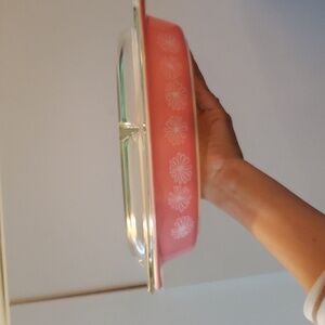 Vintage 1950s Pyrex pink and white Daisy divided casserole dish with divided lid